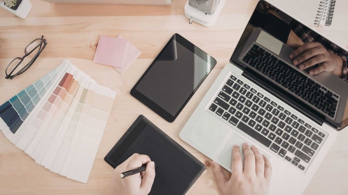 student freelancing online