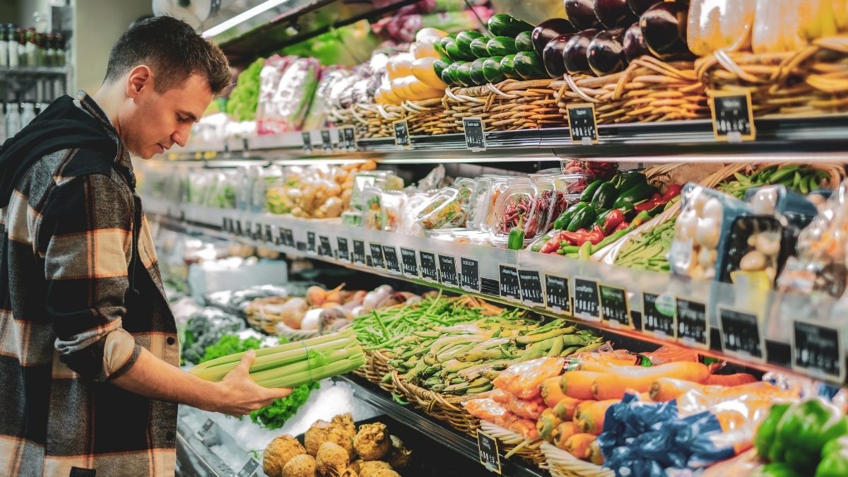 cheap student travel food tips