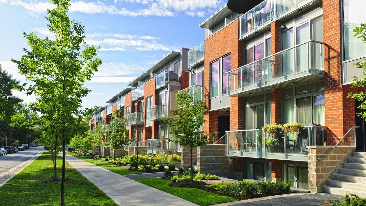 living alone vs roommates in Canada student housing